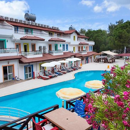 Konfor Suite Otel Cedit Εξωτερικό φωτογραφία