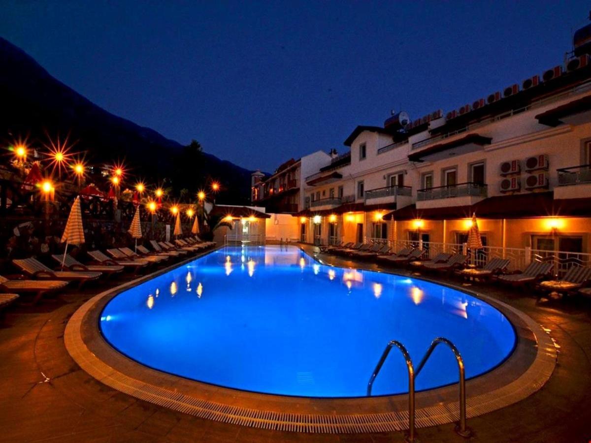 Konfor Suite Otel Cedit Εξωτερικό φωτογραφία