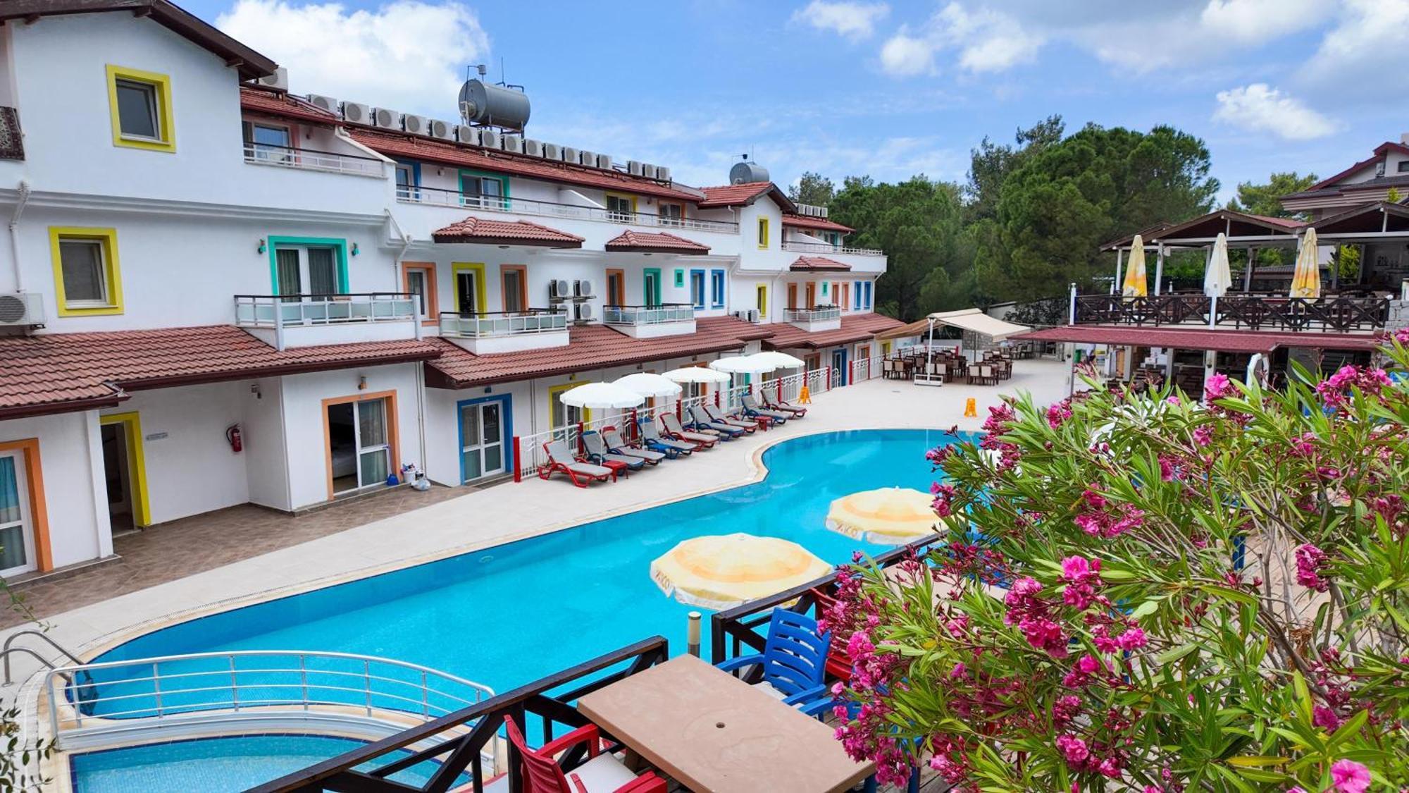 Konfor Suite Otel Cedit Εξωτερικό φωτογραφία