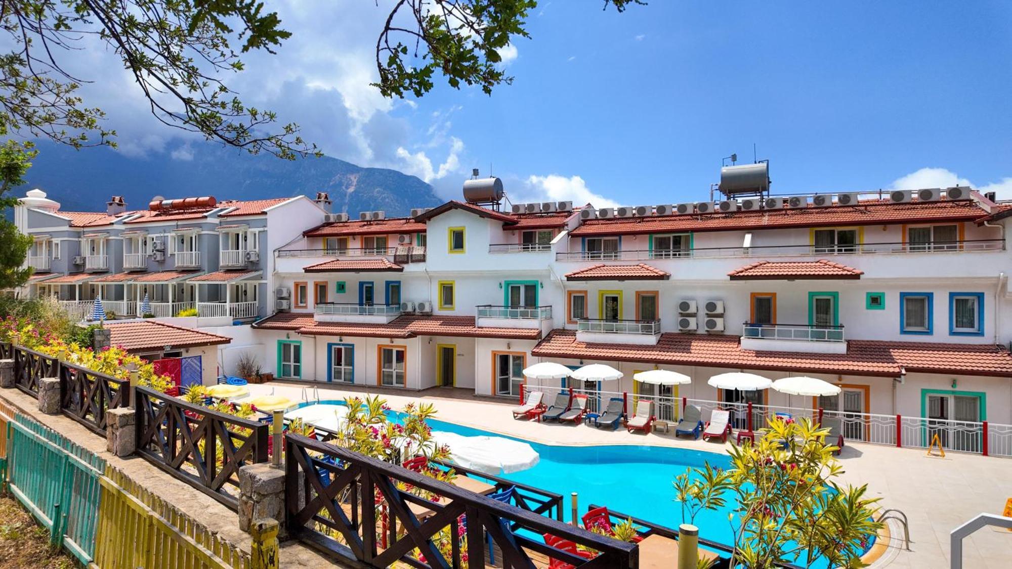 Konfor Suite Otel Cedit Εξωτερικό φωτογραφία